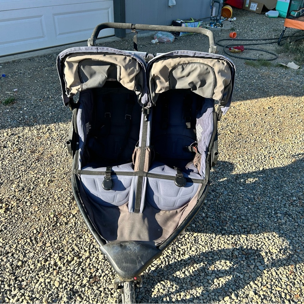 BOB Double Stroller - Picture 2 of 8
